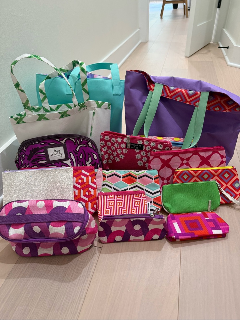 Clinique Cosmetic Bags Bundle | Tote Bags, Pouches & Makeup Bags